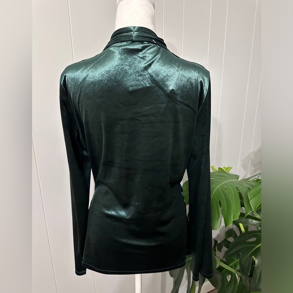 🛍️NWT Tommy Hilfiger gorgeous velvet wrap style top size large - Picture 3 of 11